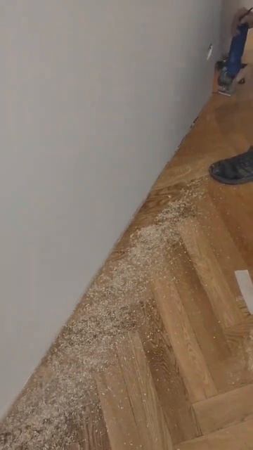 Подрезка паркета. 12мм зазор под пробку. смотреть онлайн