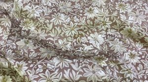 Шёлк атласный  коричневого цвета с принтом цветы  вышивка 46745