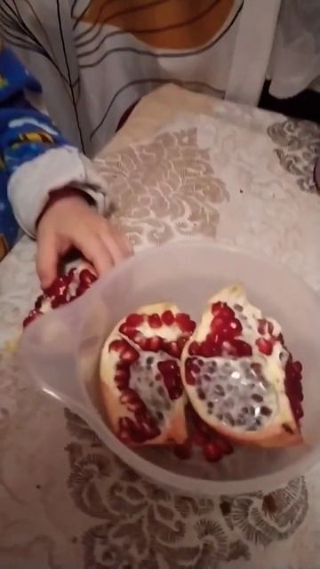 очень вкусный гранат! #многодетнаясемья #дети #буднима смотреть онлайн