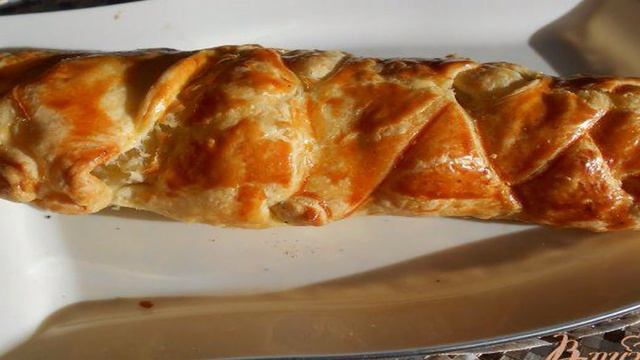 Слоеный пирог с луком и маком