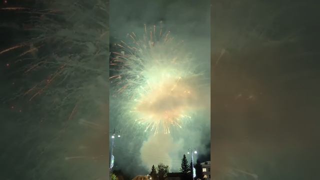 Праздничный салют в честь Дня Победы КУРГАН 9.05.2025
