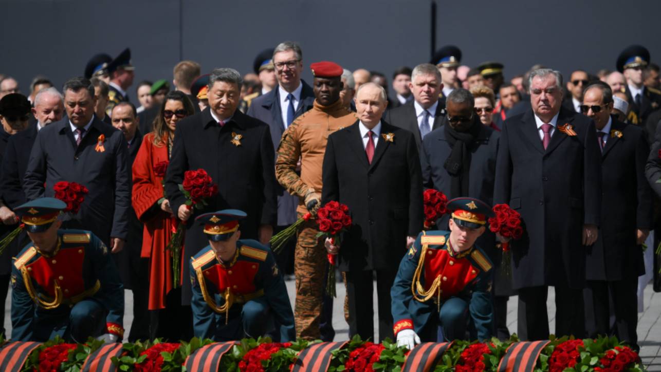 Путин возложил цветы к Могиле Неизвестного Солдата в День Победы