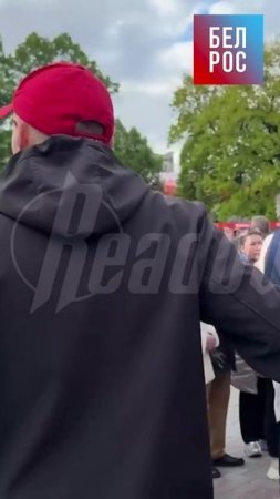 Сегодня люди целый день несут цветы к Вечному огню #shorts
