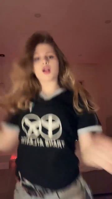 тред под новую песню Леры Симки тгк- @fanbloger-96 жду смотреть онлайн