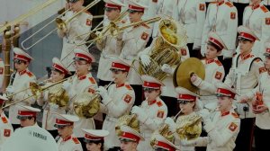 Песню «9 мая» исполняет духовой оркестр "Виртуозы и вокальный коллектив «Вдохновение»