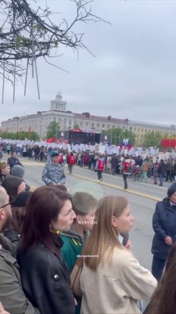 Огромная колонна «Бессмертного полка» сейчас проходит по площади. 9.05.2025
