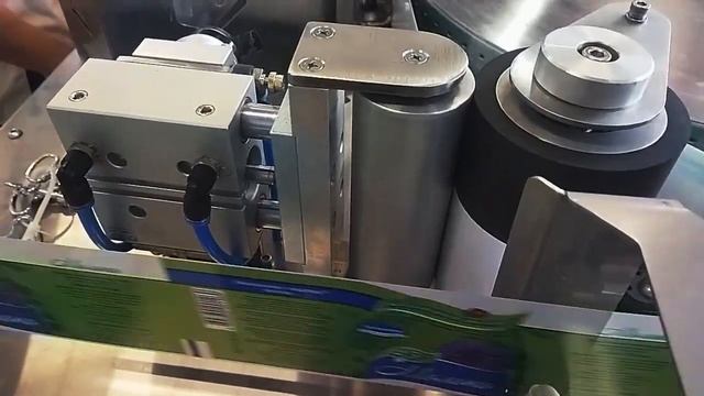 Нанесение полипропиленовой этикетки. Этикетировочный автомат Nova Flex 7500. Томмолоко.