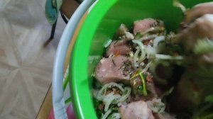 маринуем мясо для шашлыка на мениральной воде