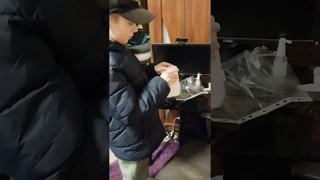 Богдан нашёл Новогодняю открытку от 🎅 в Квартире моих Родителей! [09.05.2025 г.] #shorts