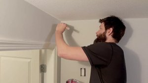 ИДЕАЛЬНАЯ ПОКРАСКА УГЛОВ и ПЛИНТУСОВ без подтёков! Мастер-класс для безупречного ремонта