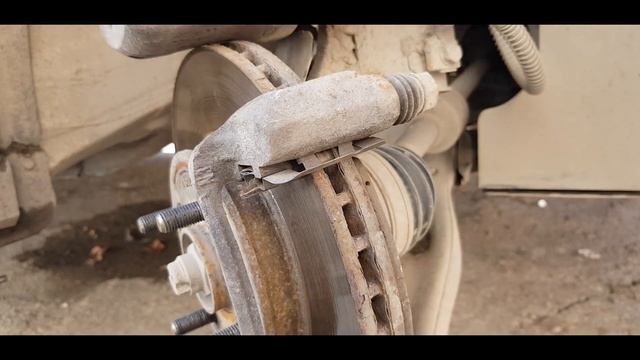 ЗАМЕНА ПЕРЕДНИХ ТОРМОЗНЫХ КОЛОДОК НА КИА РИО 4 / KIA RIO 4 смотреть онлайн