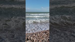 Азовское море в мае: небольшой шторм и ракушки
