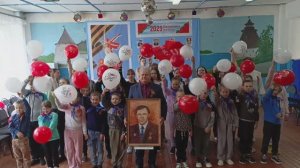 День Победы поет школьный хор