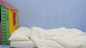 Ребенок пришел из школы и мама заставляет делать урок?
