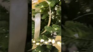 Как создать эффект парящей гирлянды вокруг ёлки 💫