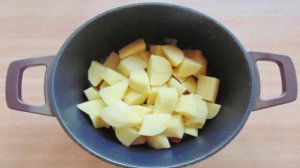 Куриное филе с баклажанами и кабачками в соусе