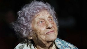 "Железная бабушка" Мария Колтакова поздравила россиян с 80-летием Победы песней