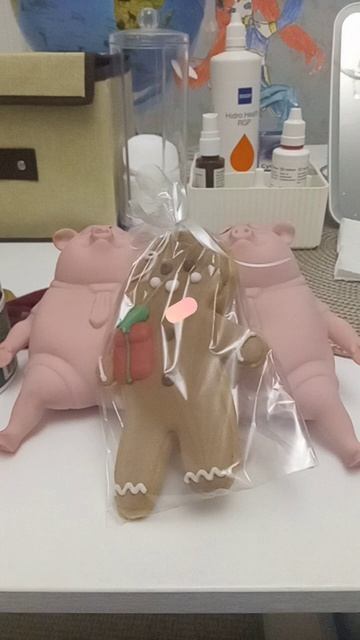 Свиньи едят пряник смотреть онлайн