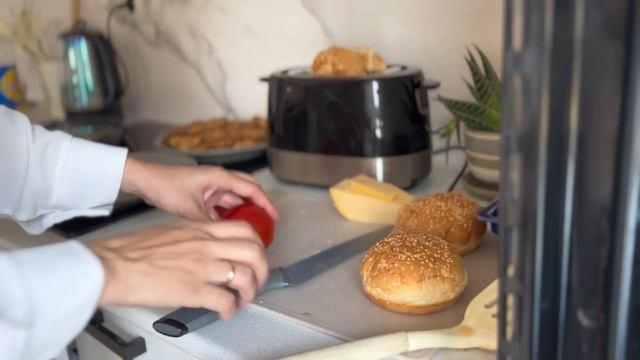 КОГДА ВСЕ ДОМА| 🍔ГОТОВИМ ДОМАШНИЙ ФАСТ ФУД | БУРГЕРЫ И смотреть онлайн