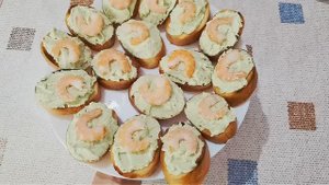 Брускетта с креветками