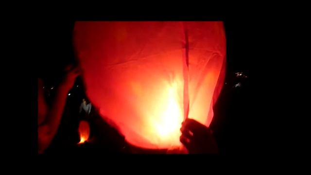 Массовый запуск небесных фонариков в БАКУ 10.08.2013 2 смотреть онлайн