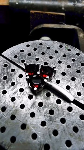 Изготовление серьги с гранатами. смотреть онлайн