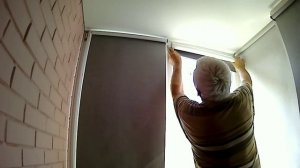 Установка рулонной шторы на пластиковое окно со сверлением.