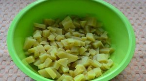 Картофельный салат с сосисками и свежим огурцом