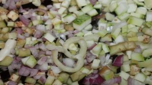 Тушеные овощи с бальзамическим уксусом и свежим базиликом