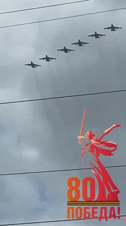 СУ-25 влетают в кадр прямой трансляции Парада Победы
