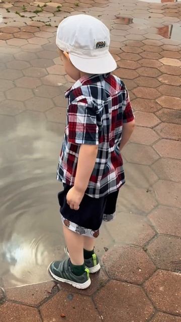 Ну уж очень летом я люблю лужи…🤫 Не могу пройти мимо? смотреть онлайн