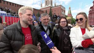 Гости на Красной площади делятся впечатлениями о Параде Победы
