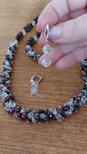 Комплект украшений из граната и горного хрусталя смотреть онлайн