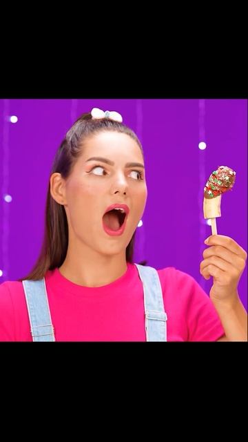 Девушка ест банан в шоколаде смотреть онлайн