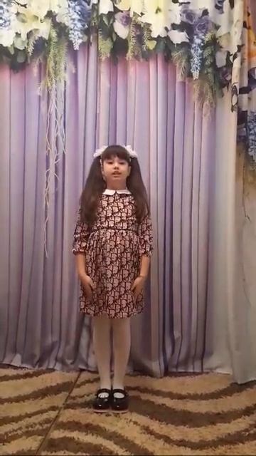 Петрухина Настя_6 лет стих. "Берёза" С.Есенин смотреть онлайн