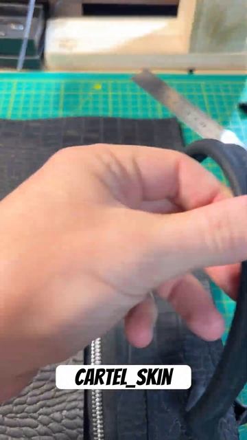 "Каждая вещь уникальна, потому что в ней есть история." смотреть онлайн