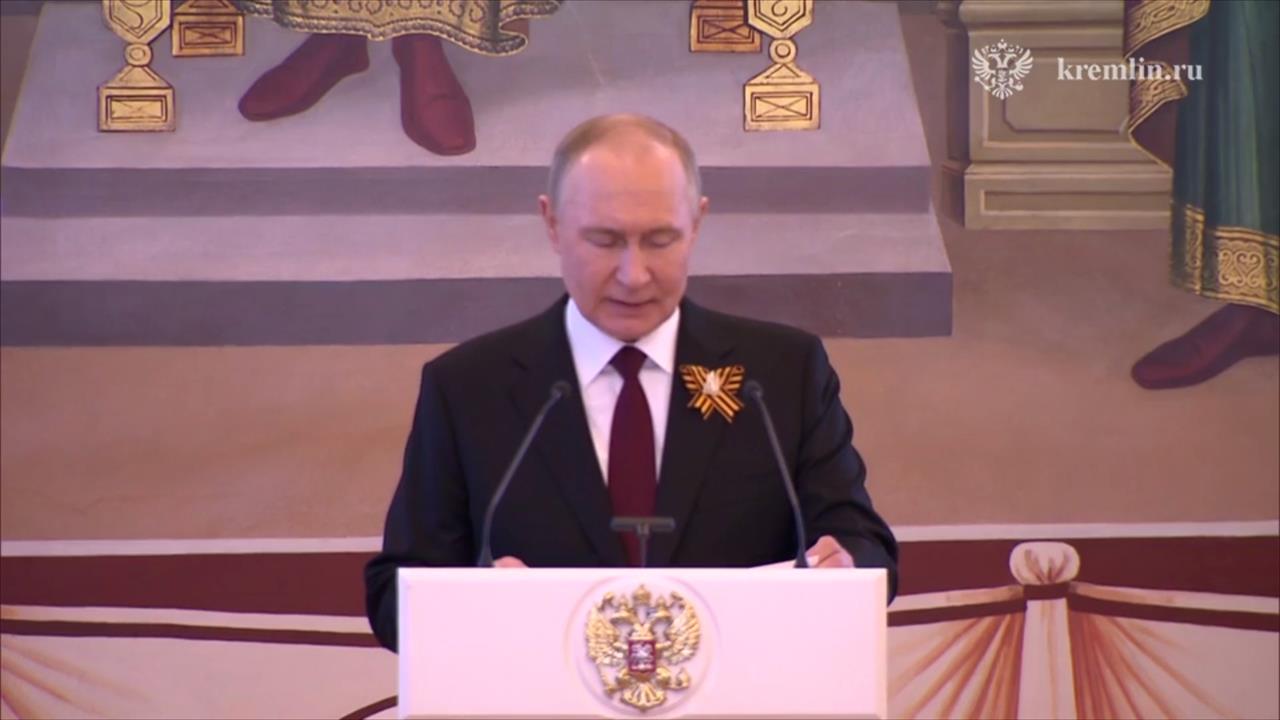 Путин во время приема в Кремле предложил тост за поколение победителей