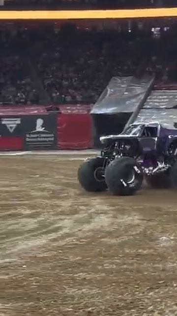 Black Panther Freestyle!!! #monstertruck #monstertrucks #monsterjam #stunt #shorts #racing #marvel