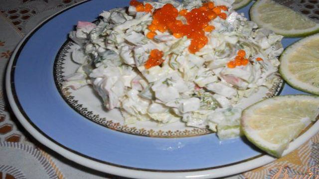 Салат с крабовым мясом и оливками