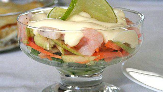 Салат-коктейль из креветок