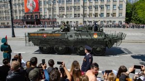 Механизированная колонна с легендарным Т-34 во главе прошлась по главной площади Владикавказа