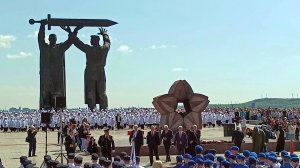 Магнитогорск, день Победы, возложение цветов у Вечного огня, у монумента Тыл-Фронту (09.05.2025)