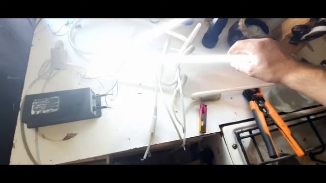 От манитора лампы неонывые работают смотреть онлайн