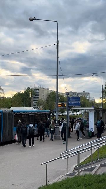 Остановка Метро Пражская, Улица Красного Маяка, г. Мос? смотреть онлайн