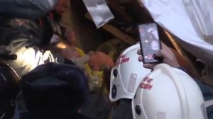 Лучшее видео в мире. В Магнитогорске достают из-под завалов выжившего 11-месячного младенца.