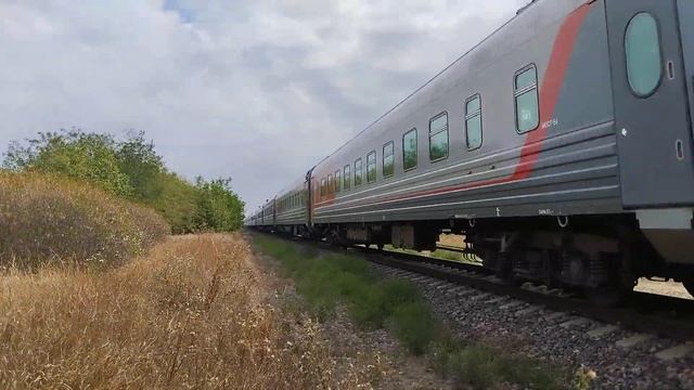 2ТЭ116У-0259 с пассажирским поездом СПБ - Ейск . смотреть онлайн
