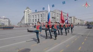 На параде в Новосибирске участвовали 2500 человек и 30 единиц техники. В честь 80-летия Победы в ...