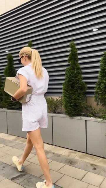 Здесь смотрим на кеды. Они есть в наличии. смотреть онлайн