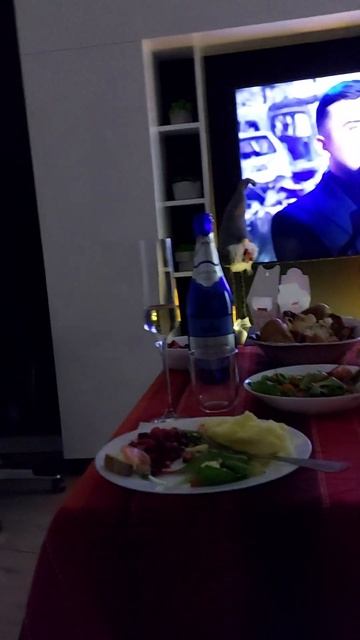 С новым годом Украина. Свет есть))) его не может не быть смотреть онлайн