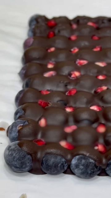 #shorts #chocolate#bluberry #dark #шоколад #голубика #гранат #pomegranate #р?
